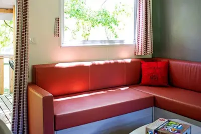 Image de Mobil-home avec Terrasse et Salon de jardin pour 6 personnes