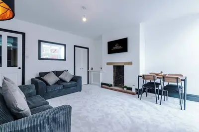 Image de Free Parking | Modern 4 Bedroom Home in Darwen