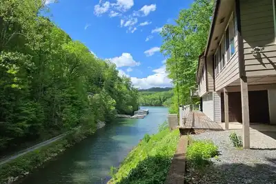 Image de Lakefront Home on Watauga Lake in Butler, Tennessee