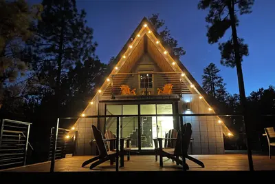 Image de Strawberry Sky A-Frame • Modern Cabin with Huge Deck & Hot Tub