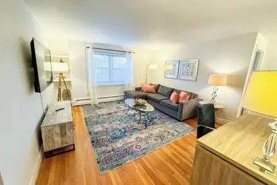 Image de Sunlit 2br with In-Unit Laundry