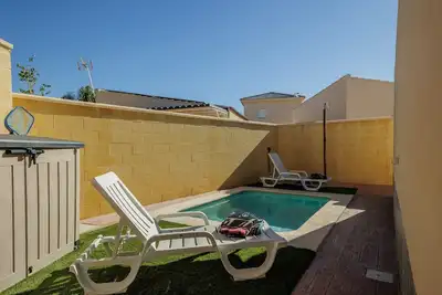 Image de Maison de campagne « Villa avec piscine près de Séville » avec piscine privée, Wi-Fi et climatisation