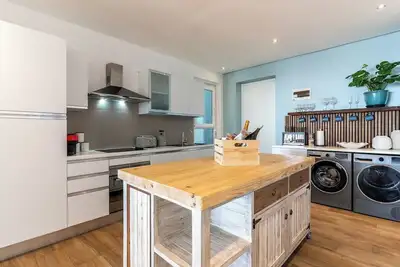 Camps Bay View:Chic & Cozy Place