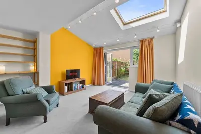Image de Large 4-bed House in Cambridge - Garden