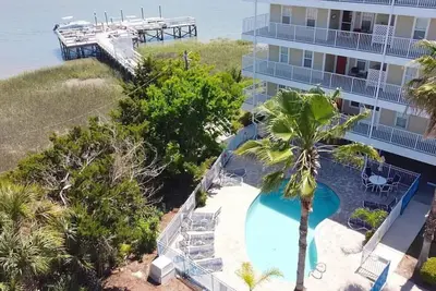Image de Folly River Condo -  Pool, Dock, Steps to CenterSt