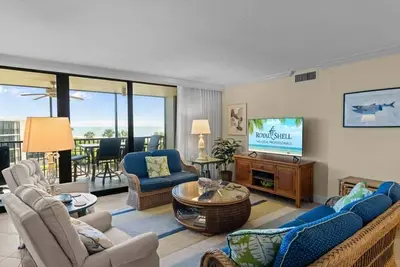 Image de Gulf views and island living come together for your perfect Sanibel getaway!