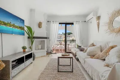 Image de Modern Terrace apt by Costarentals - Ref 123