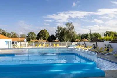 Image de Camping 4 étoiles - Piscine  - cbgcb0e