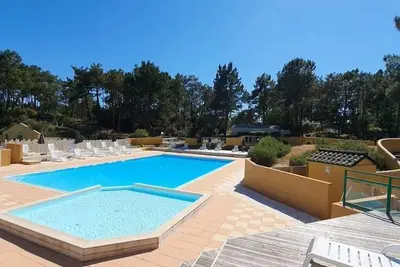 Image de ZEcamping 4 étoiles 2km plage piscine couverte locatif Tv 26m2