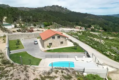Image de Casa Miradouro Fafião : Vue Montagne, Piscine Privée et Wi-Fi à Gerês