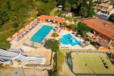 Camping 4 étoiles - Piscine  - eeccgg