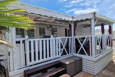 Image de location mobil home climatisé dans camping proche de la mer fréjus saint aygulf