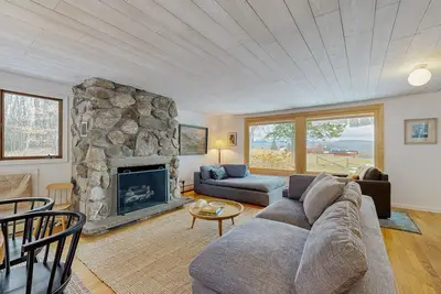 Image de Mountainview Home w/ large yard, stunning views, close to skiing, hiking & town