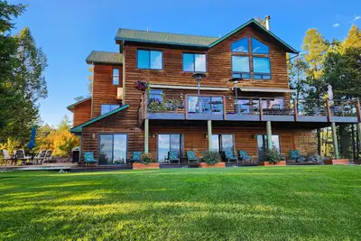 Image de Flathead Lake retreat with panoramic views, fishing, boating, and paddling