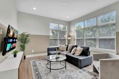 Image de Luxury 2bd | Deep Ellum | Free Parking | Pool+Gym