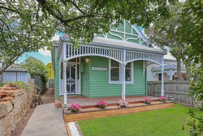 Image de Minty - Come for the Location and stay for the contemporary nostalgic Vibes .