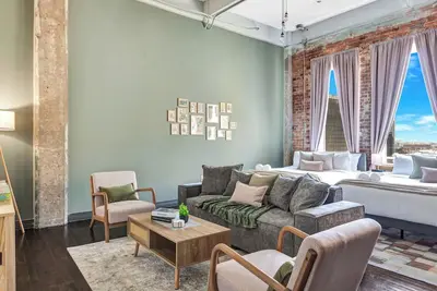 Image de Cozy Penthouse Apt w/Free Valet, Gym, Pool, View