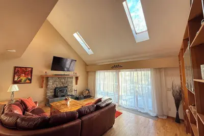 Image de Waterville Estate chalet perfect for relaxing stays Access to Pool, Hot Tub, Gym