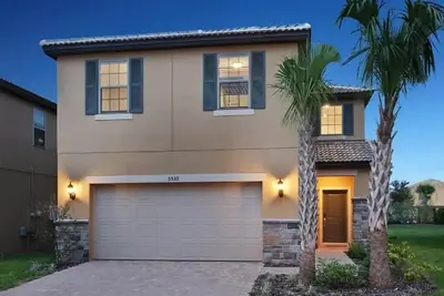 Image de Contemporary home with private pool and games/movie room - Solterra Resort