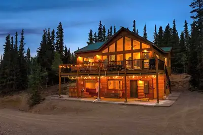Image de New Luxe Mtn Cabin, Views, Cedar spa, pool table!