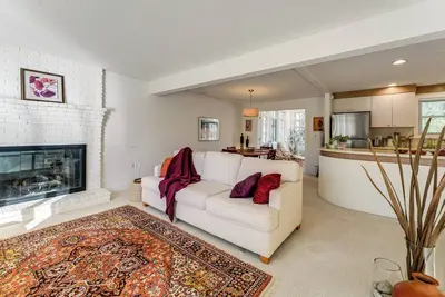 Image de 1 Mi to Maine Street! Mcm-Style Home in Brunswick