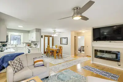 Image de 6 Mi to Dtwn: Cozy Omaha Apt w/ Private Yard!