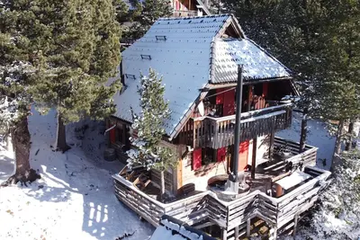 Image de Rustic hut at 1800m near the ski lift with sauna, fireplace and panoramic views
