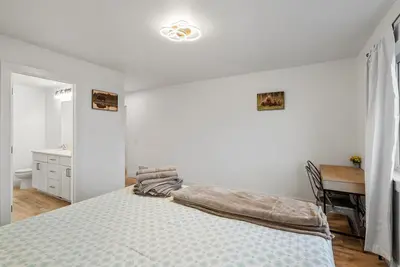 Ruby2-Spacious 4beds 3+ a haft Baths 12++ Sleeping  in perfect Anchorage with Ac