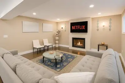 Executive 2br Lower Suite · Private & Spacious/Near Us Border