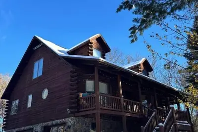 Image de Ionia’s Log Home Peaceful Retreat