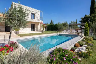 Image de Your private pool retreat in beautiful Dassia