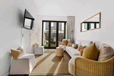 Image de Modern Townhouse | Parking & Backyard nr Ponsonby