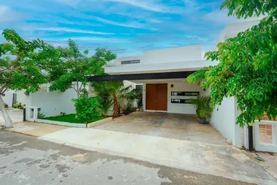 Image de House with pool in quiet and safe area great location close to the beach