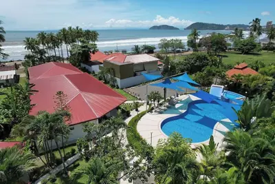 Image de Macaw Beachfront Retreat