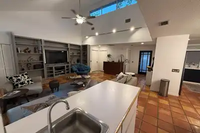 Image de Lovely Lakehouse Oasis with Loft, Pool, Hot tub & Plunge Lake Hollingsworth Fsc