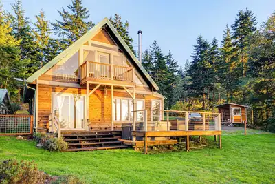 Image de Pacific View Home: Hot Tub & Ocean/Valley Views!