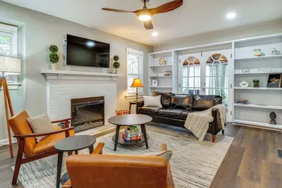 Image de Walk to Downtown Frankfort: Family Home w/ Patio