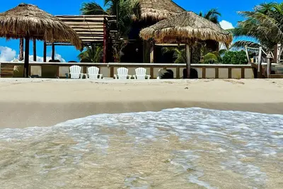 Image de Beachfront 3 Bdrs. Villa Apartment, Private Beach, Chef, Pool, Kayaks, Wi-Fi