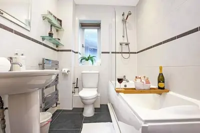 Image de Spacious 6br Stay • Sleeps 9 • Contractor-Friendly • 10% Off