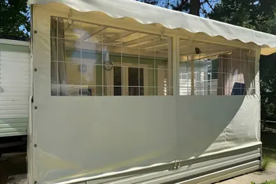 Image de Mobil-home « Mh 07 La Tremblade » avec piscines partagées, terrasse privée et jardin