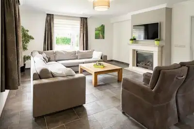 Image de Maison de vacances confortable en pleine nature.