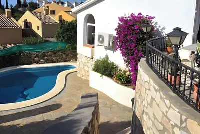 Image de Superbe villa avec piscine privée chauffée, idéale pour un séjour détente