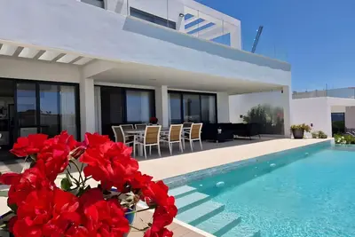 Image de Villa Lynx avec sauna, piscine chauffée et jardin