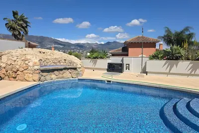 Image de Villa spacieuse et élégante avec piscine chauffée v214