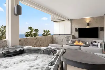 Image de Appartement de luxe « Lujo y Jacuzzi Privado 300 » avec vue mer, Wi-Fi et climatisation