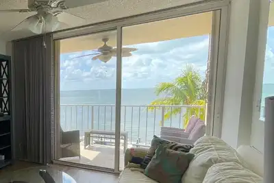 Image de Stunning Open Water View, updated 4th floor apt