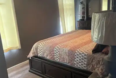 Image de Lovely 2-bedroom, 1. 5-bathrooms and office space all with amenities.