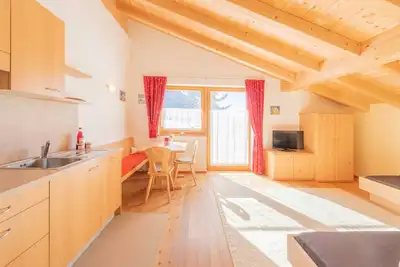 Image de Appartement 'Inner Glieshof St Florinus' avec vue sur la montagne, balcon sud et Wi-Fi gratuit