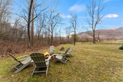 Image de Creekside Cottage - Near hiking + fishing