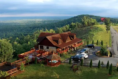 Image de Stunning Luxury Cabin Rental with Hot Tub near Blue Ridge Mountains of North Carolina